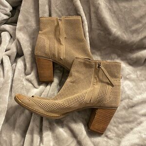 TOMS Women's Majorca Peep Toe Bootie Tan W9.5 leather